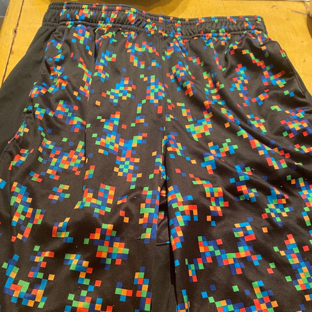 Under Armor Boys shorts size YMD